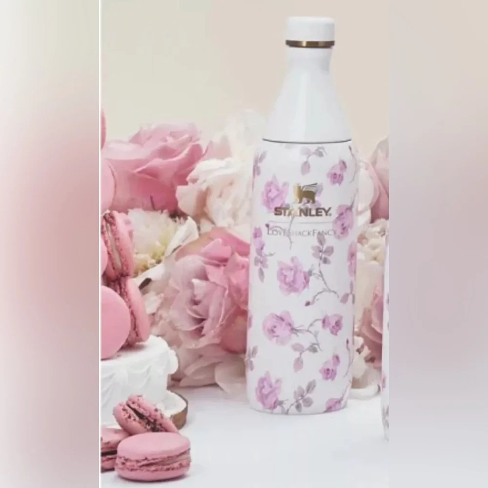 Stanley x LoveShackFancy All Day Slim Bottle 20 oz Ribbon Rosa - Picture 2 of 6